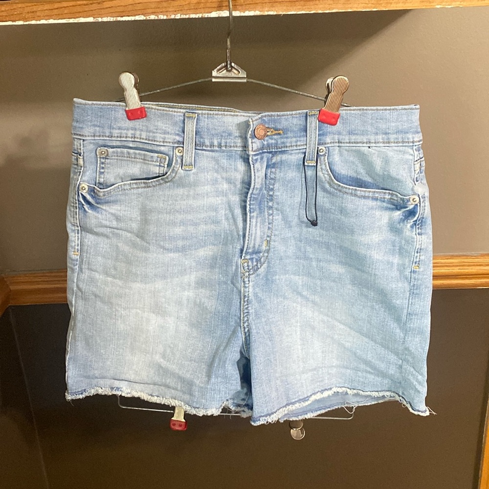 Levi’s high rise light wash denim shorts with frayed hemline size 13